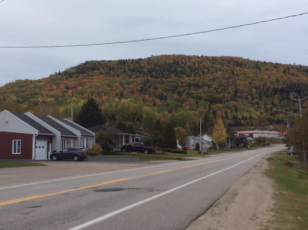 Camping Le 4 Chemins LʼAnse-Saint-Jean Zimmer foto
