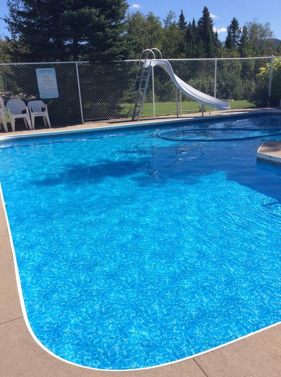 Camping Le 4 Chemins LʼAnse-Saint-Jean Zimmer foto