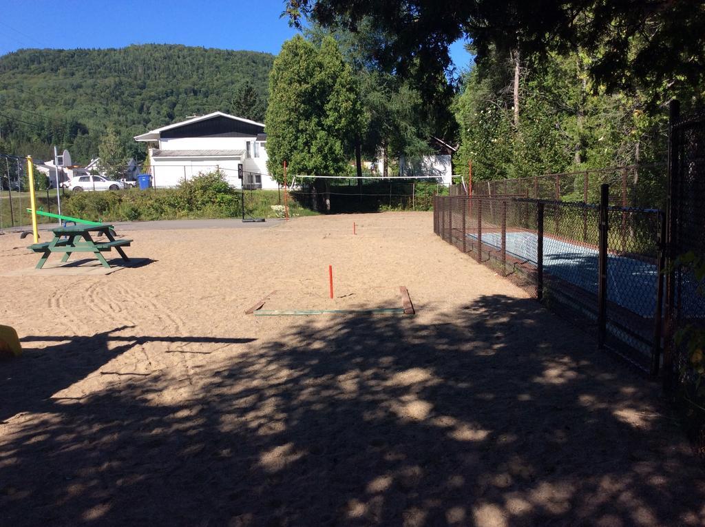 Camping Le 4 Chemins LʼAnse-Saint-Jean Zimmer foto