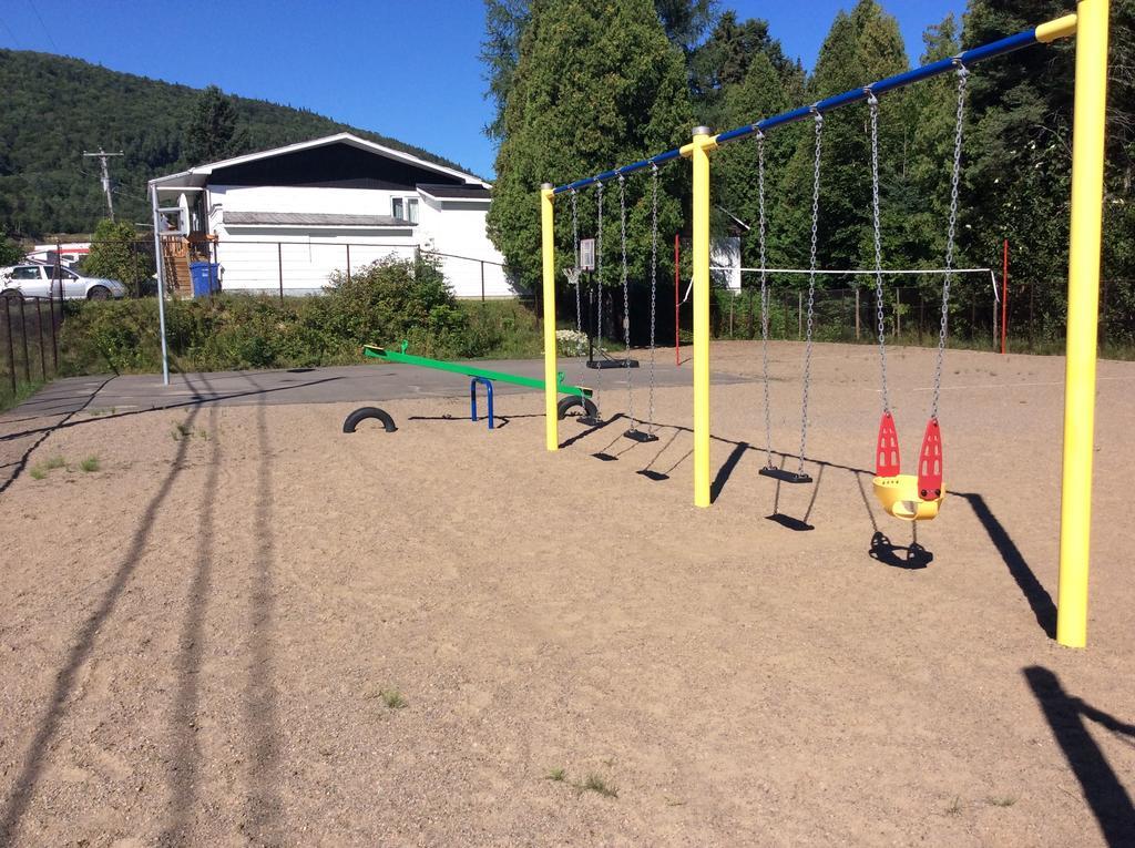 Camping Le 4 Chemins LʼAnse-Saint-Jean Zimmer foto