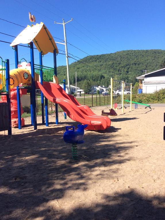 Camping Le 4 Chemins LʼAnse-Saint-Jean Zimmer foto
