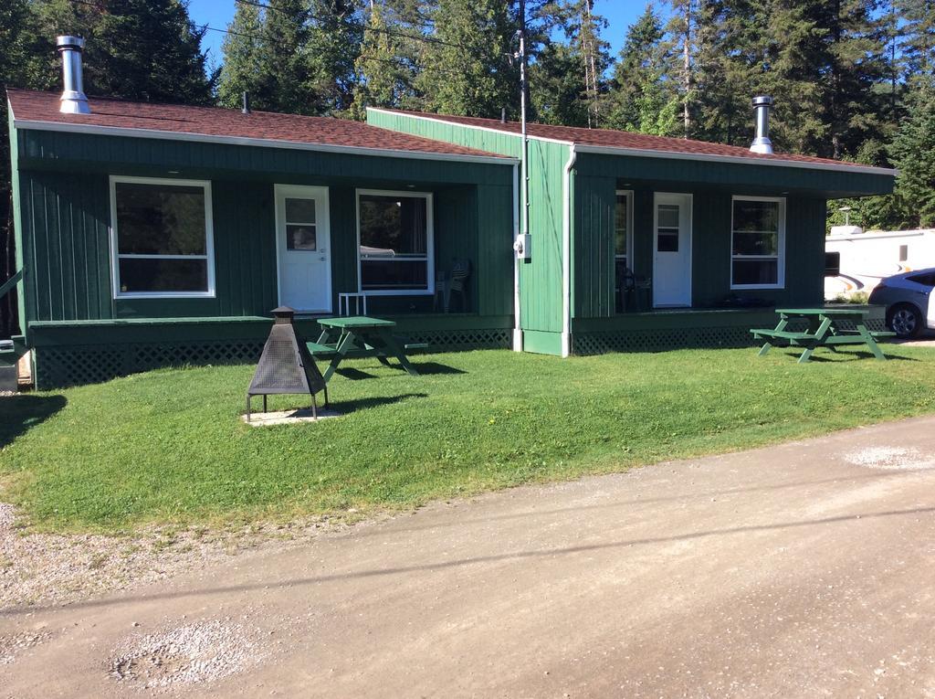 Camping Le 4 Chemins LʼAnse-Saint-Jean Zimmer foto