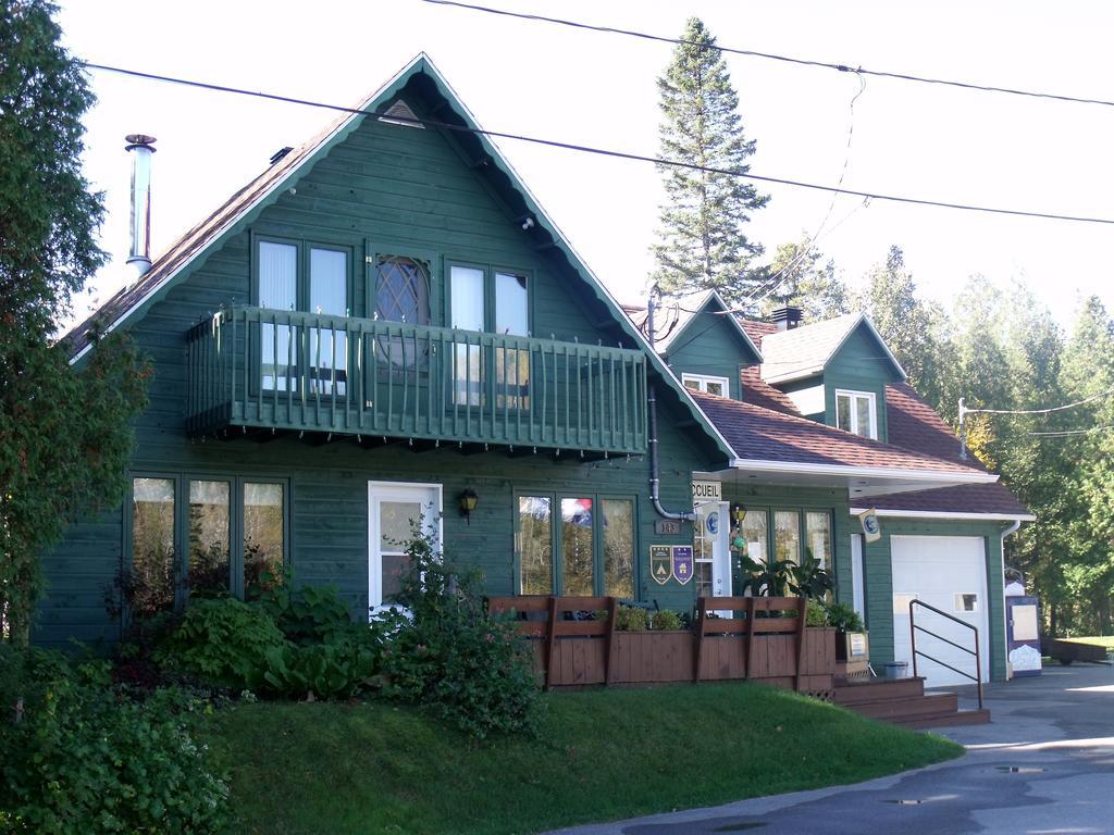 Camping Le 4 Chemins LʼAnse-Saint-Jean Zimmer foto