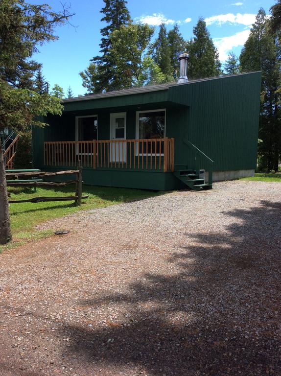 Camping Le 4 Chemins LʼAnse-Saint-Jean Exterior foto